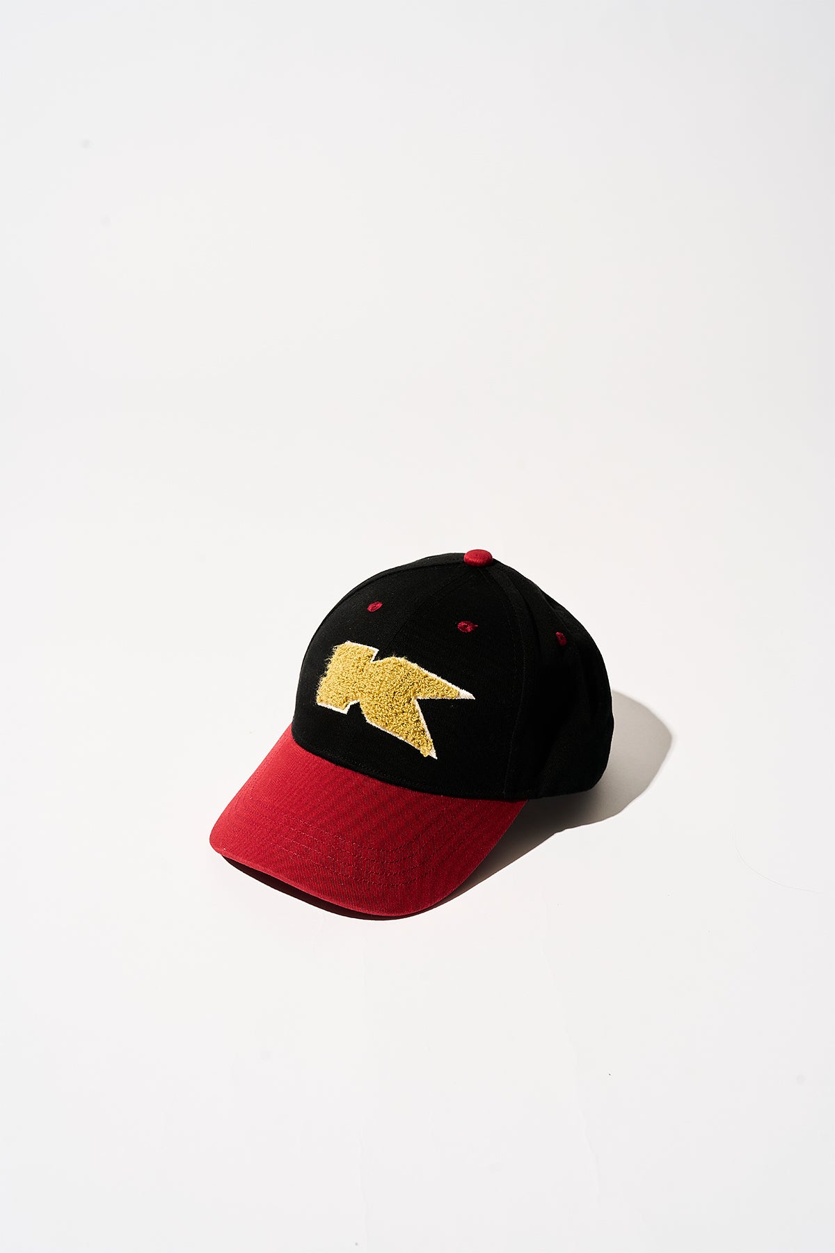 CAP [Black × Red]