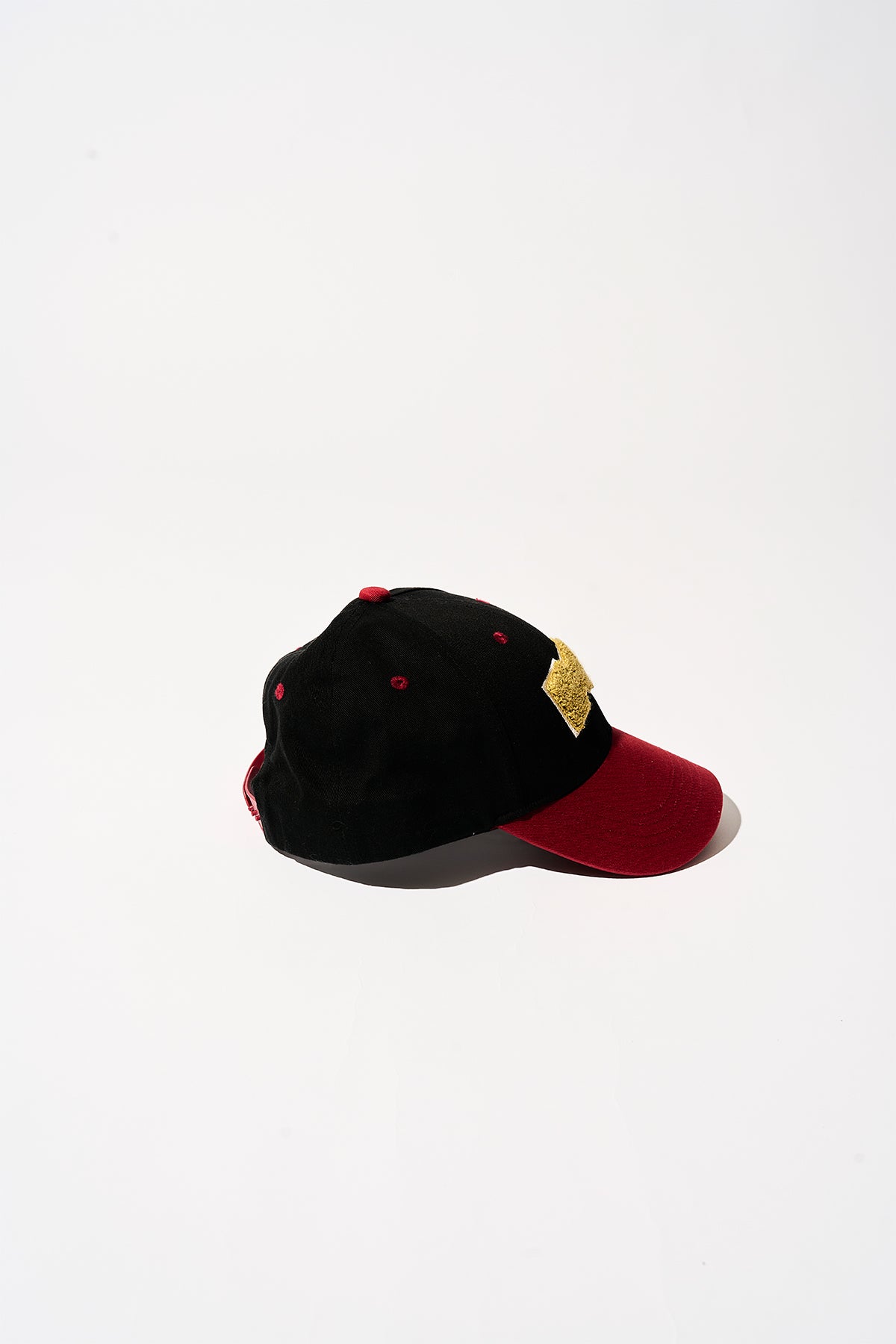 CAP [Black × Red]
