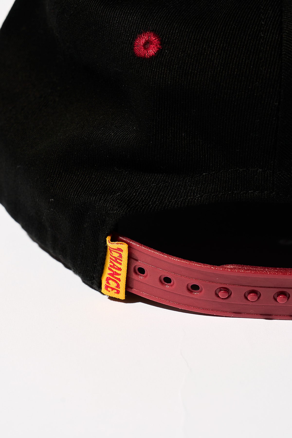 CAP [Black × Red]